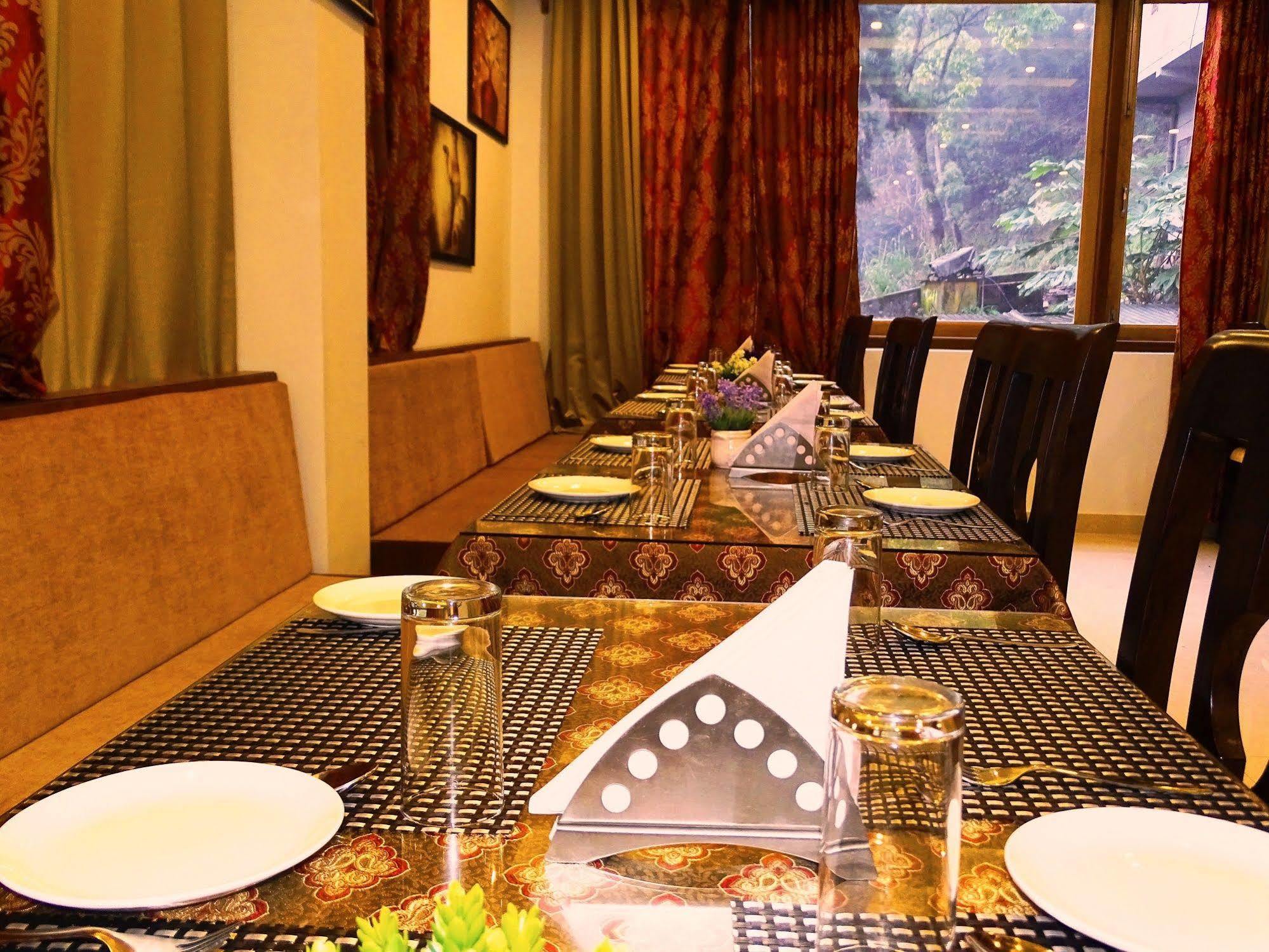 The Golden Crest Hotel Gangtok Exterior photo